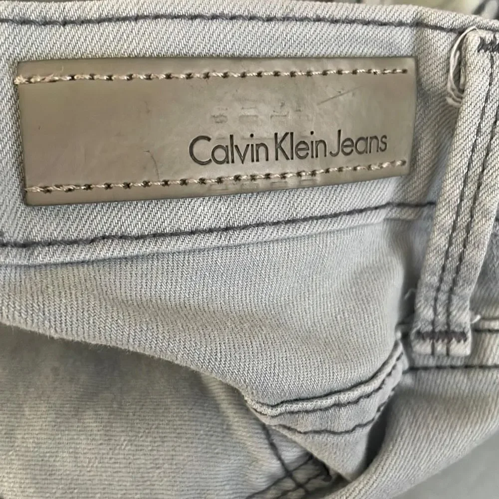 Calvin Klein Grayish Light Green Distressed Wash Denim Legging W32